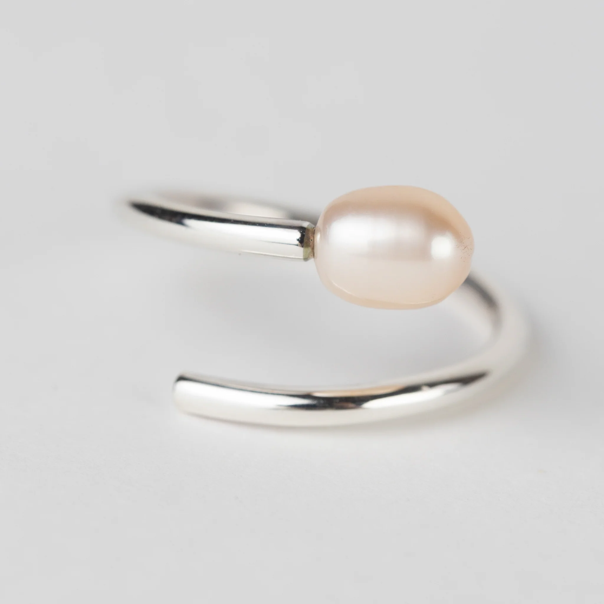 Ati Pearl Swirl Silver Ring - Image 2