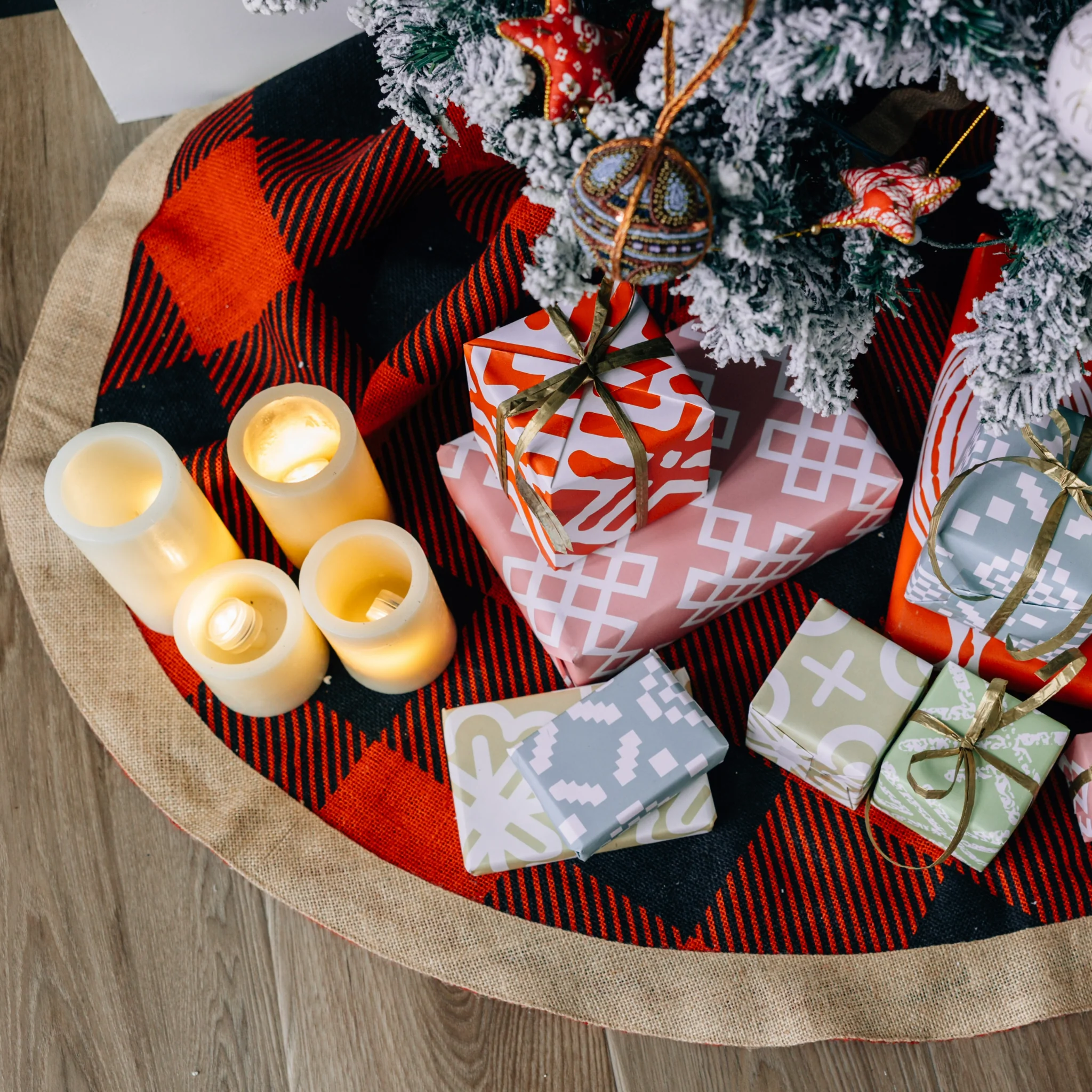 Buffalo Check Tree Skirt - Image 5