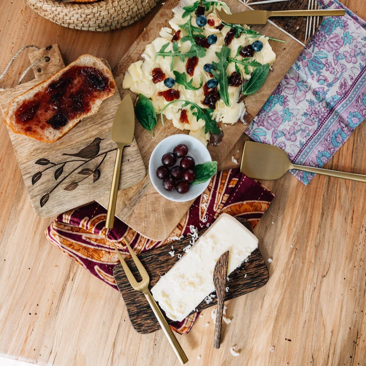Clean Lines Cheese Serving Set - Image 2