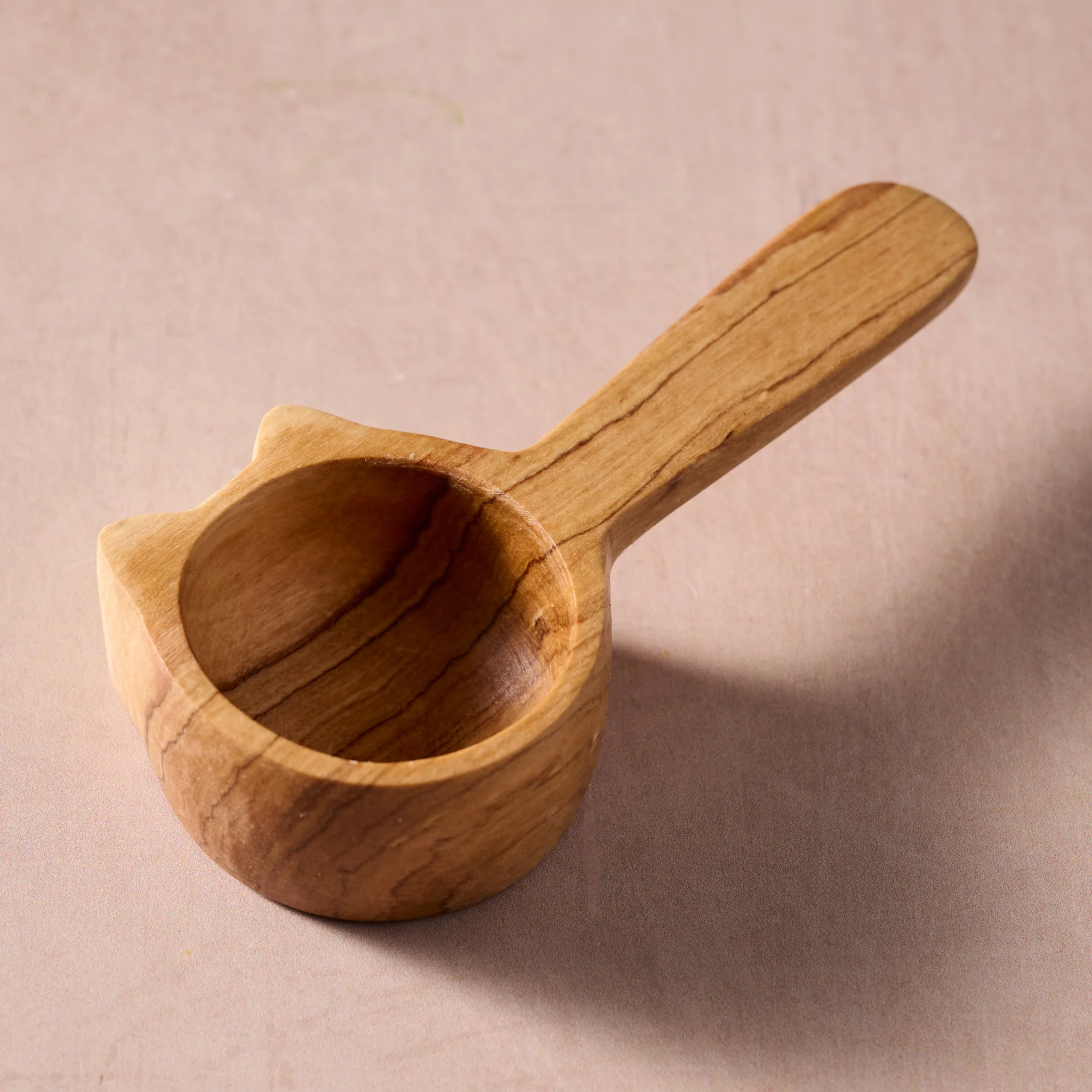 Kijiko Olive Wood Cat Coffee Scoop - Image 3