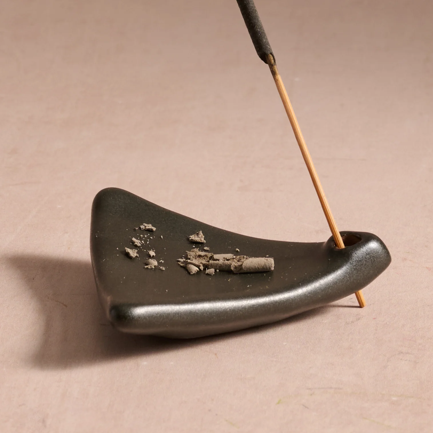 Kuna Triangle Ceramic Incense Holder - Image 3
