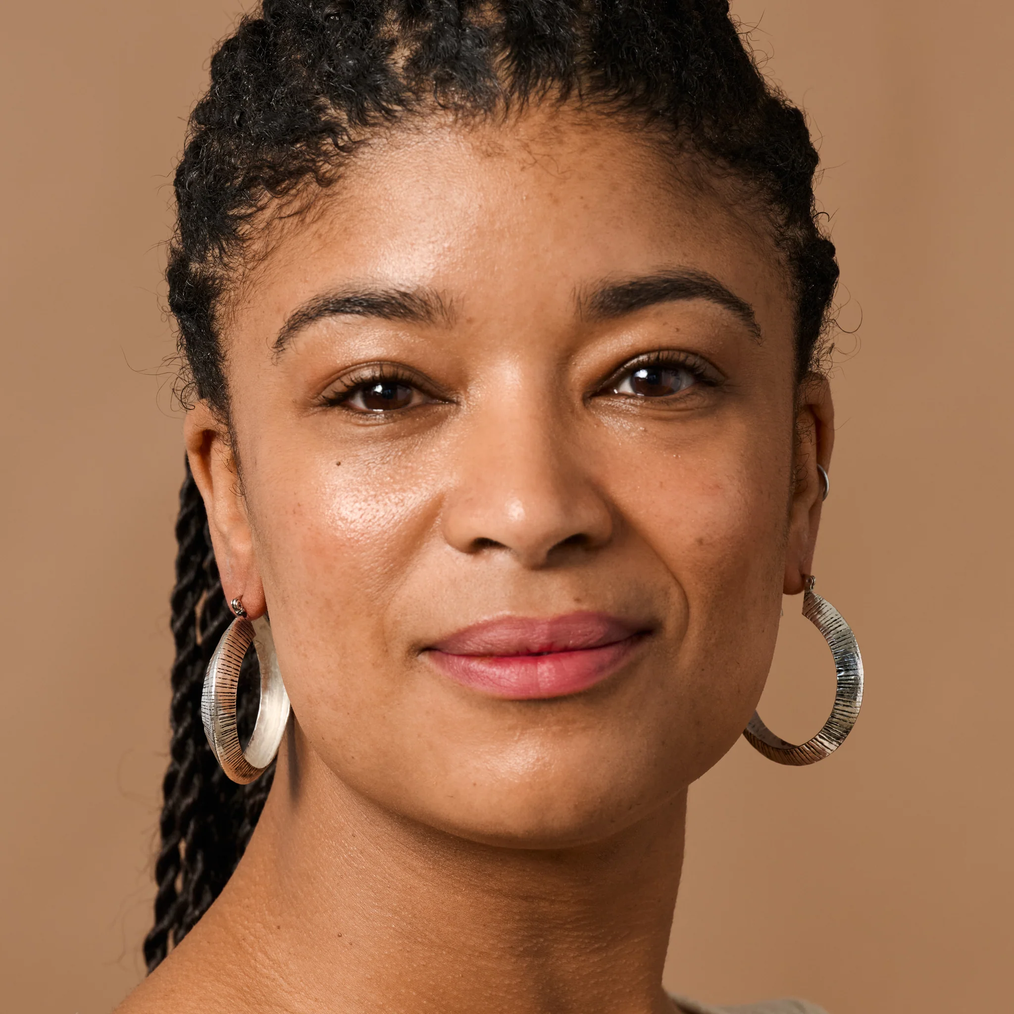 Mira Etched Hoop Earrings - Image 3