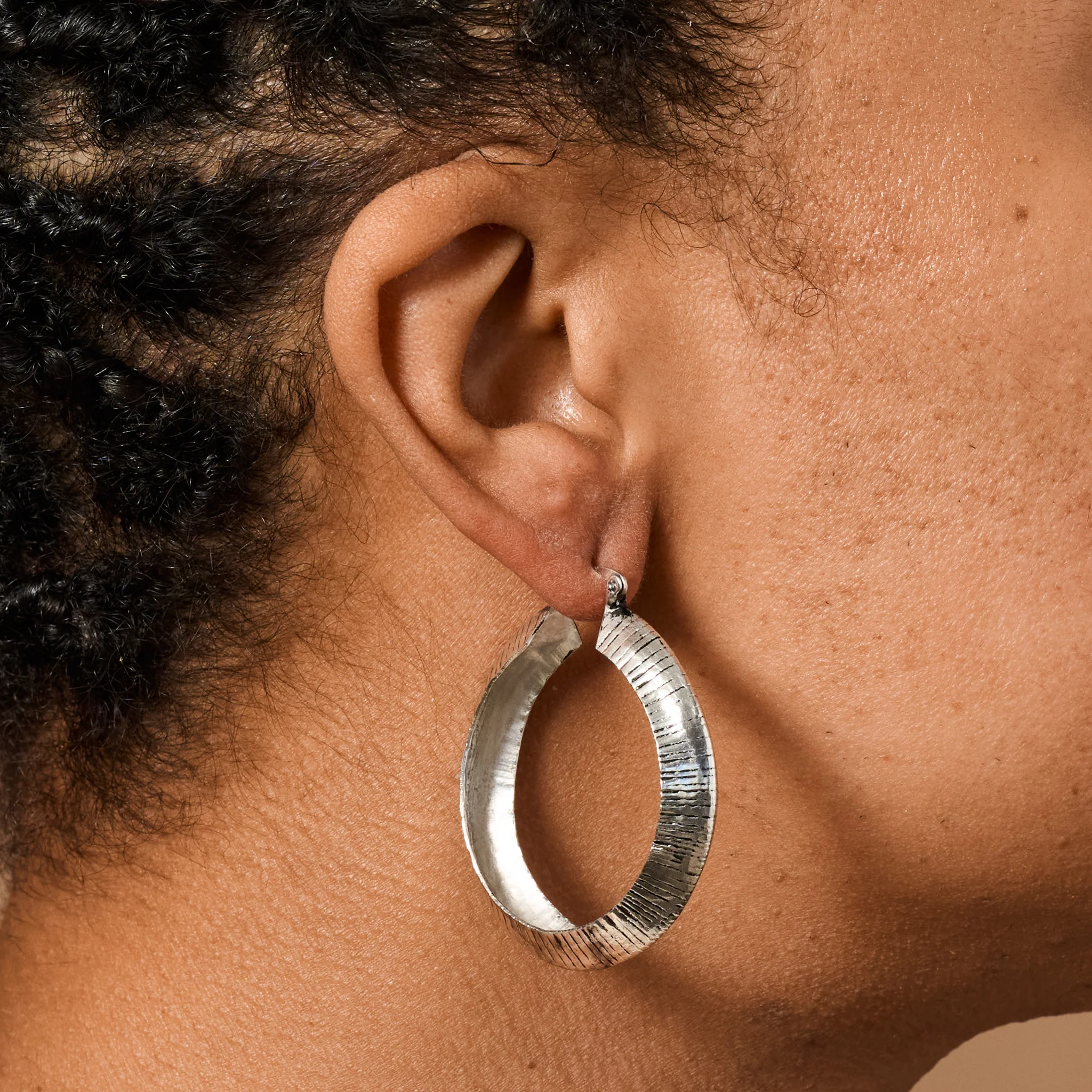 Mira Etched Hoop Earrings - Image 4