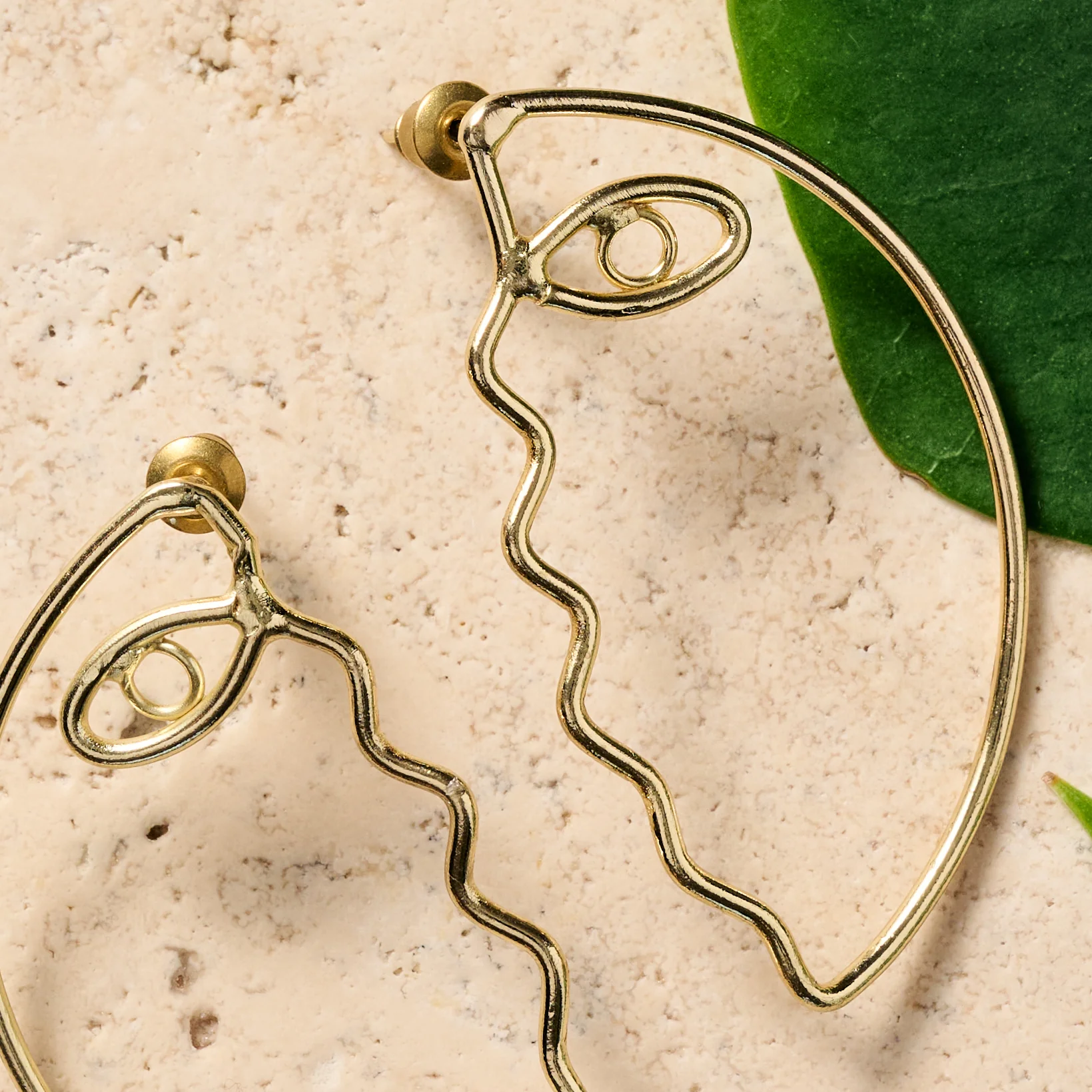 Pikaso Profile Wire Post Earrings - Image 3