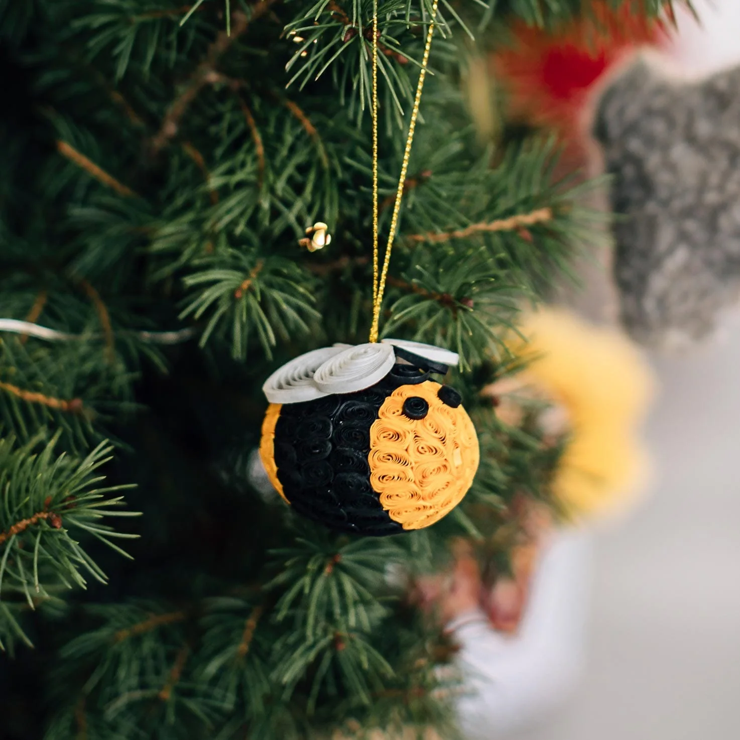 Quilled Bee Ornament - Image 3