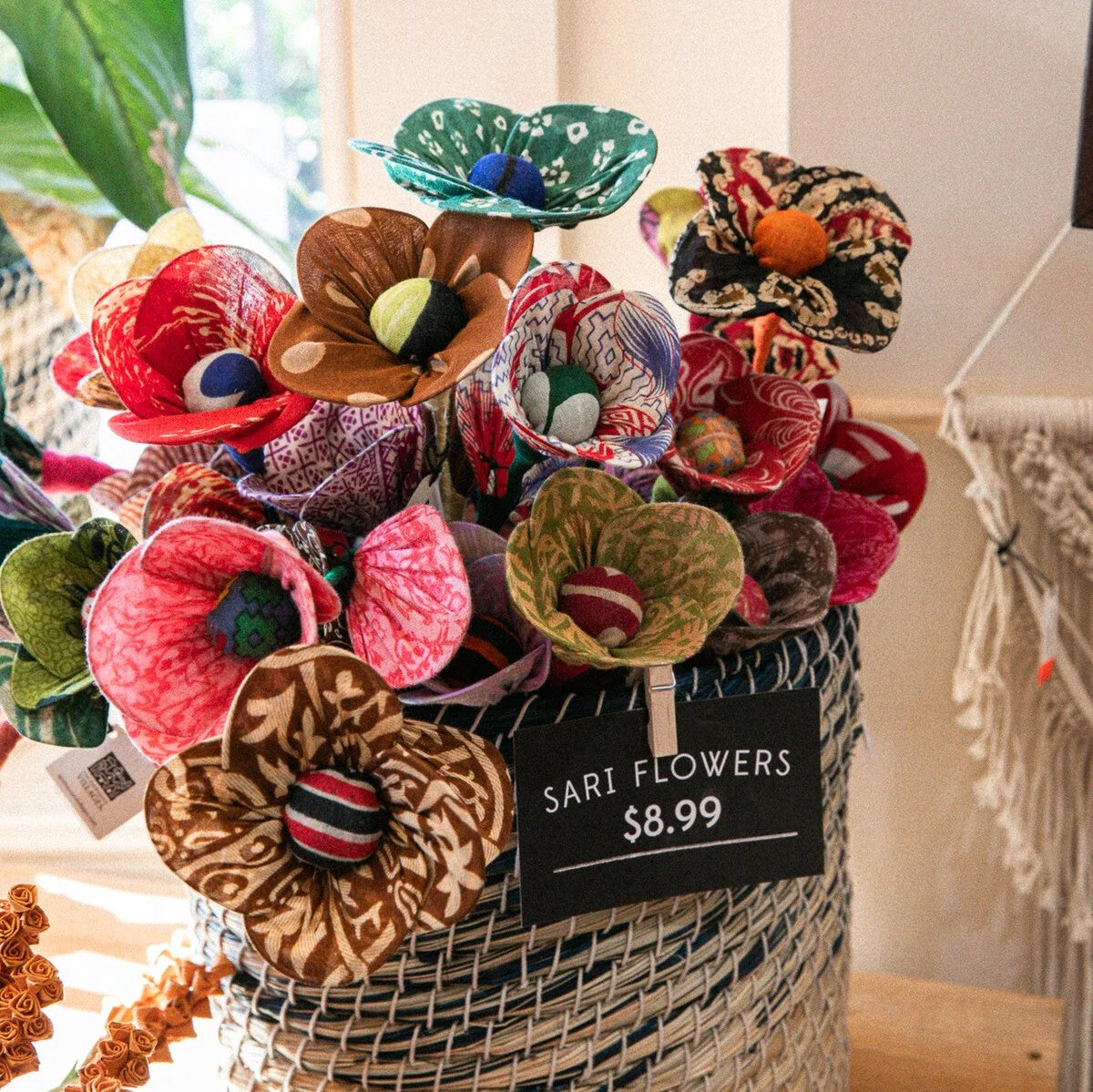 Sari Flower Bouquet Gift Set - Image 3