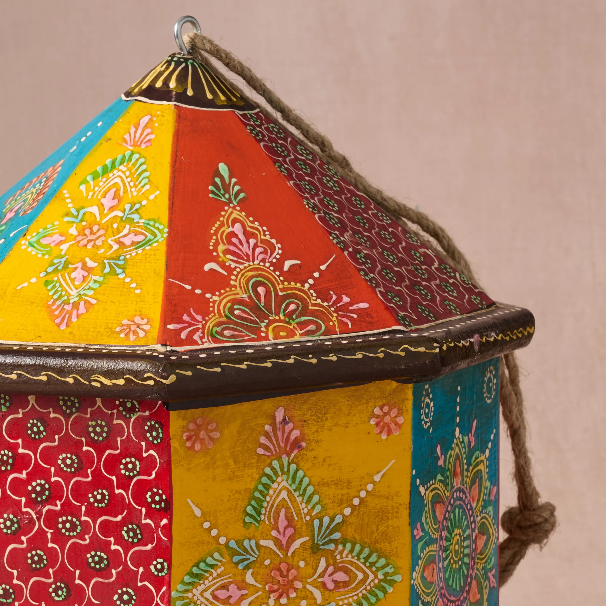 Sarkas Hand Painted Birdhouse with Perch - Image 3