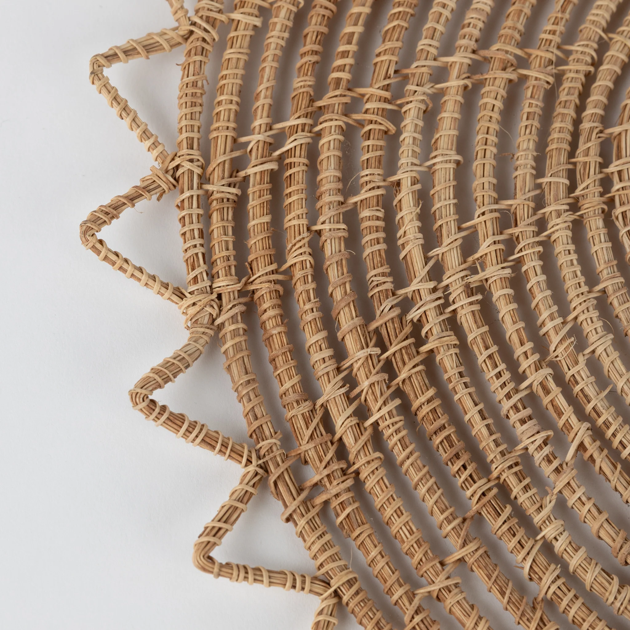 Sarpila Round Handwoven Palm Placemat - Image 3