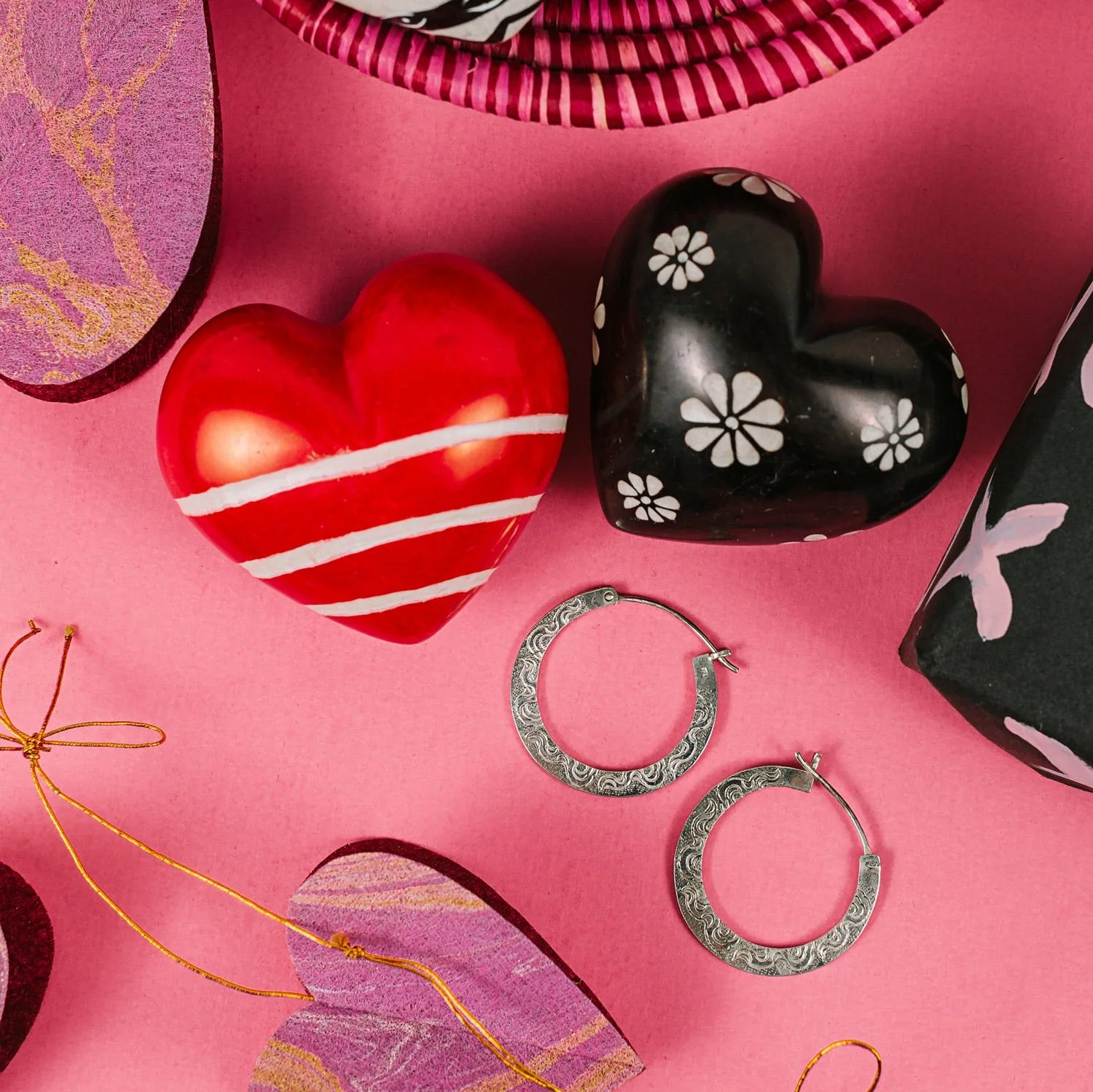 Share the Love Paperweight - Image 4