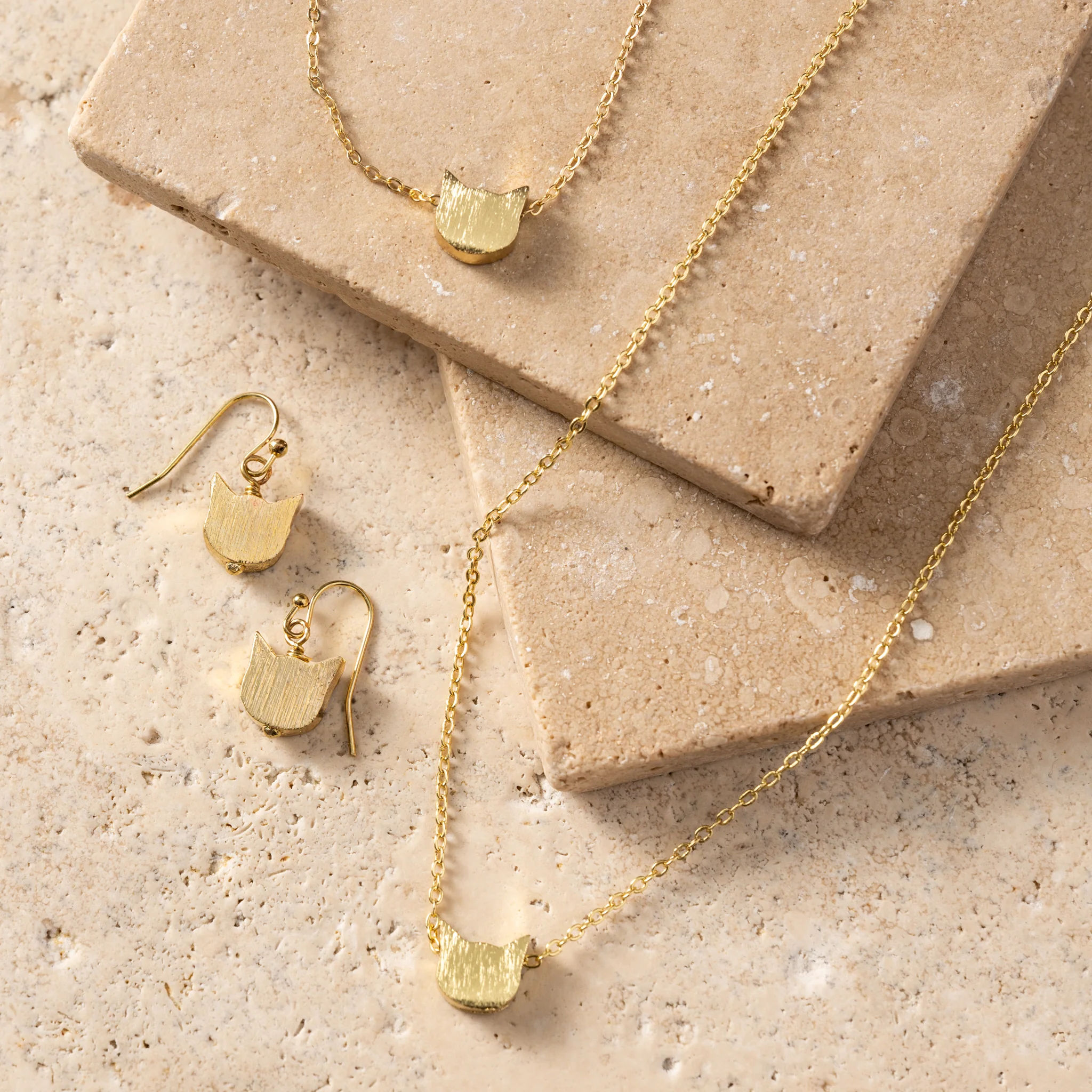 Thoda Dainty Cat Bracelet - Image 3