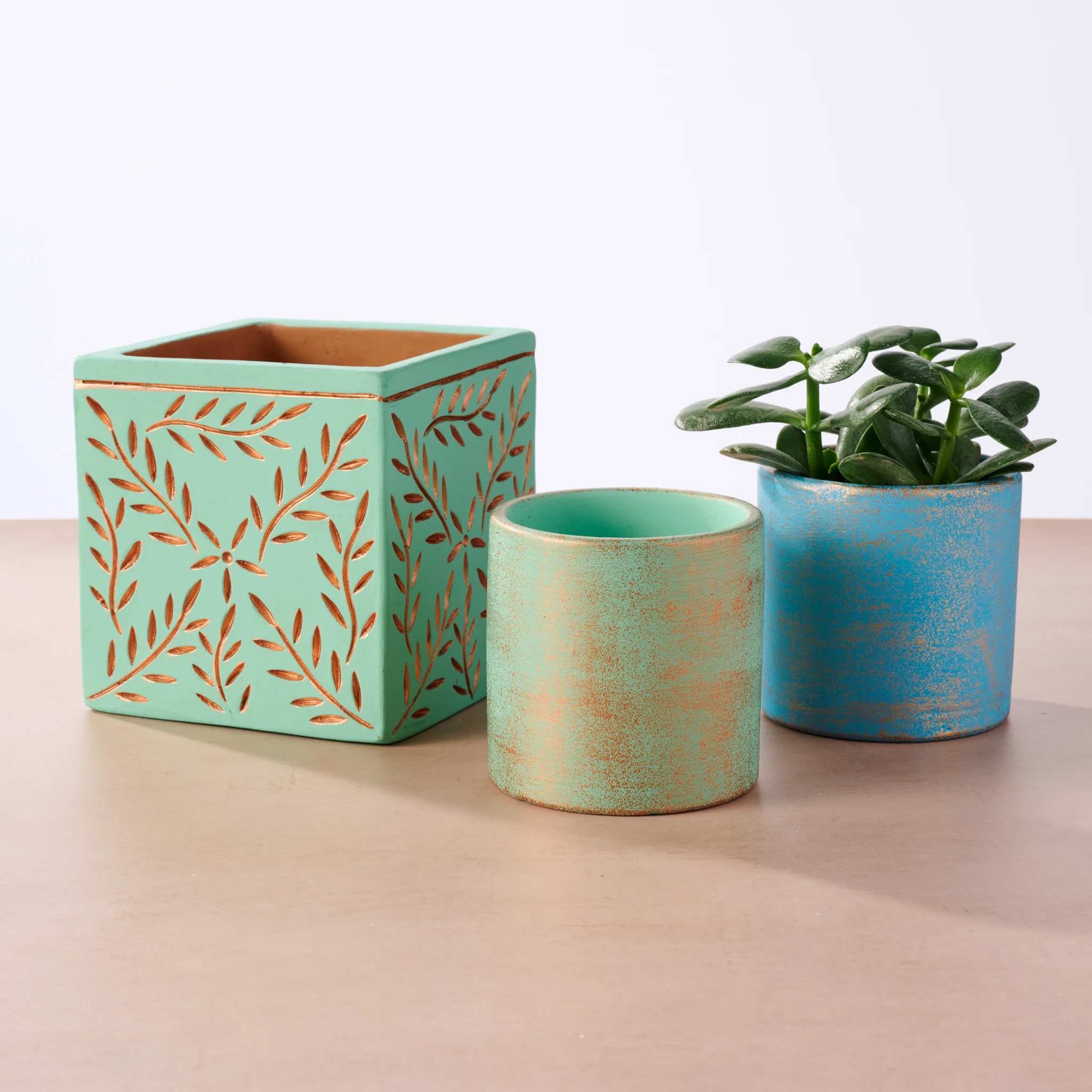 Tila Terracotta Debossed Leaf Planter - Image 4